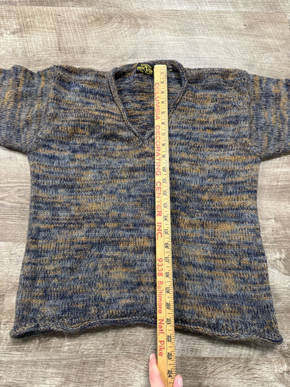 American South Side Alpaca Wool V-Neck Sweater - Picture 5 of 9